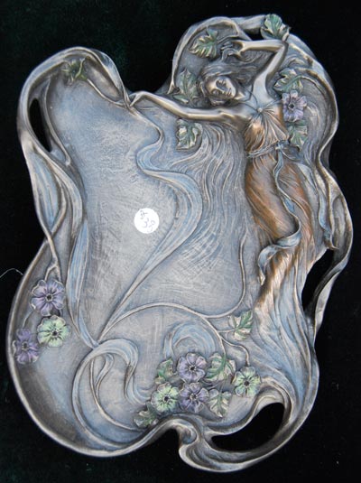 D4 Art Noveau Lady Plate 9"